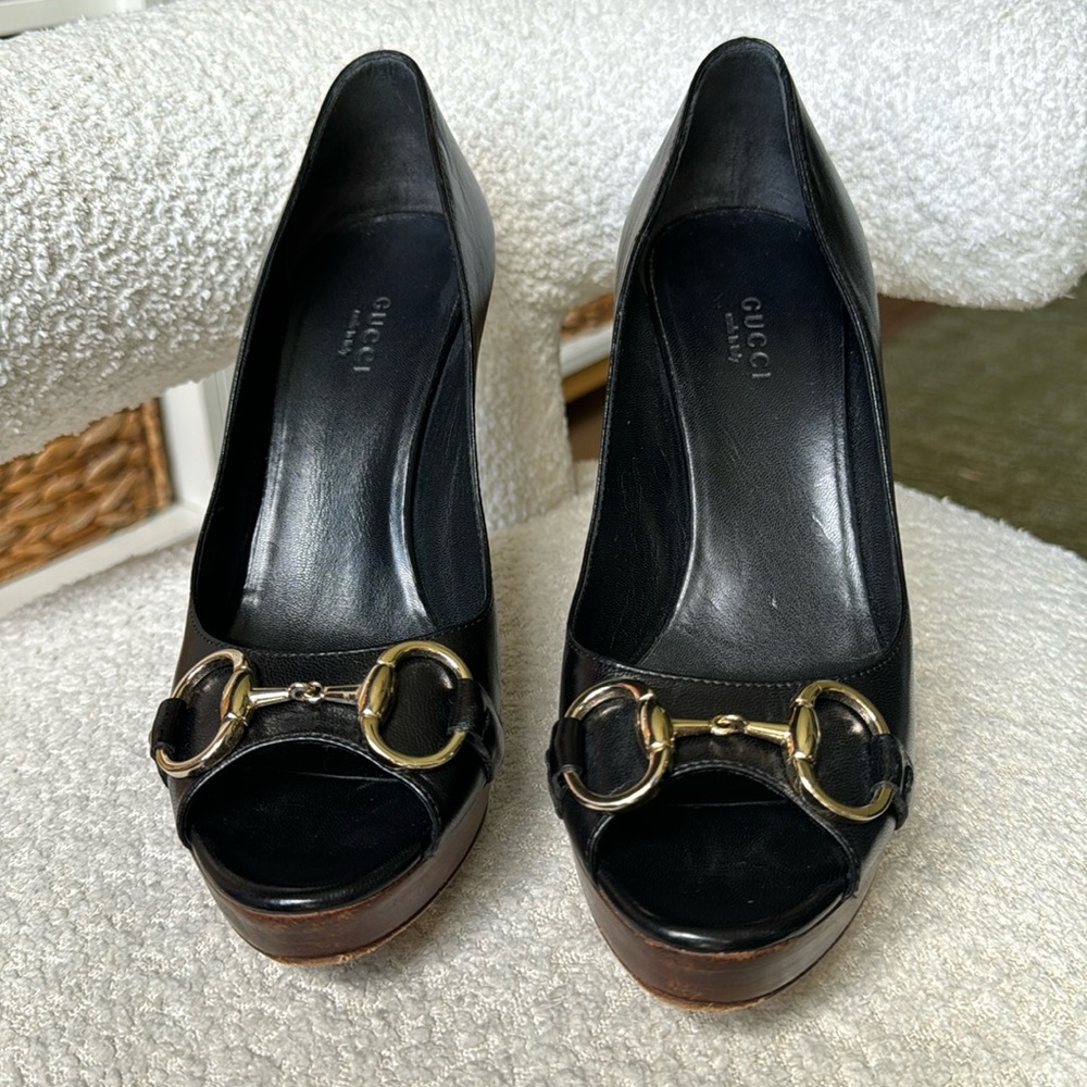 Gucci Horsebit Peep-Toe Platform Leather Pump - Women’s 7.5